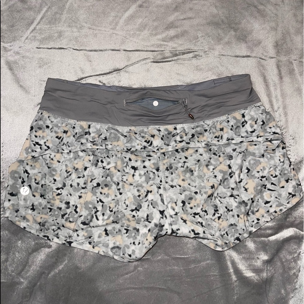 Lululemon hotty hot shorts low rise short 2.5”
